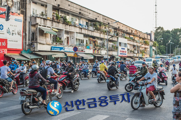베트남 현지 언론은 신한금융투자 베트남이 외국인 투자기업 체인 확장 과정에서 현지 증권거래법 위반행위로 제재를 받았다고 보도했다. 사진=ShutterStock