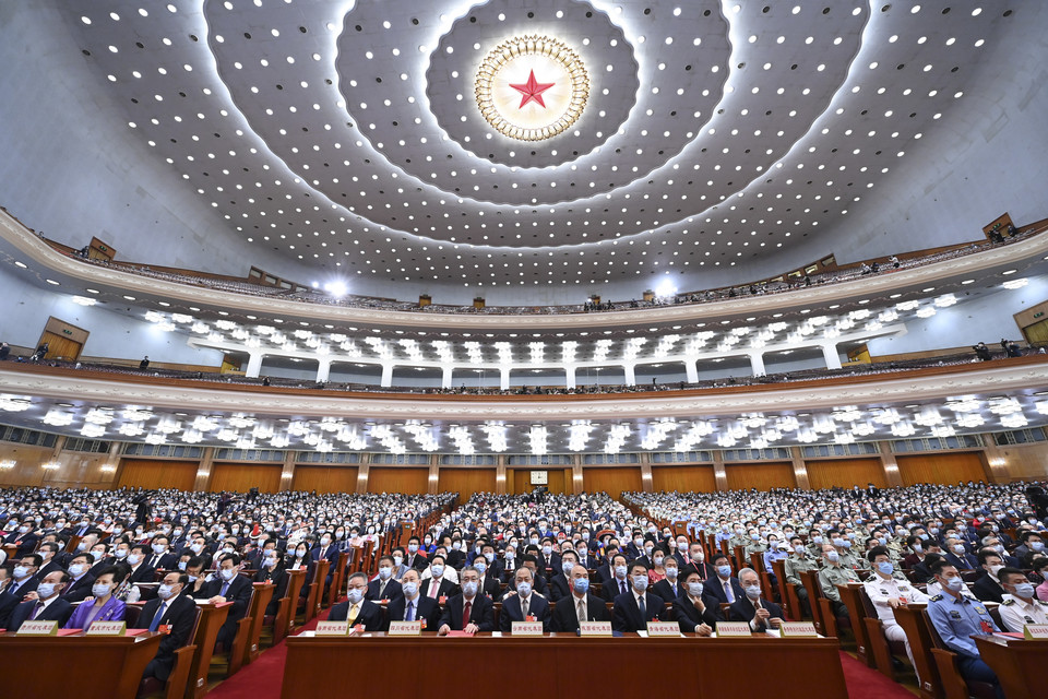 중국 제13기 전국인민대표대회(전인대) 제3차 전체회의가 28일 오후 1주일간 일정을 마치고 베이징 인민대회당에서 폐막했다.