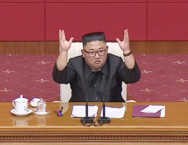 김정은 북한 국무위원장이 당 정치국회의를 주재하고 있다. 사진=조선중앙TV