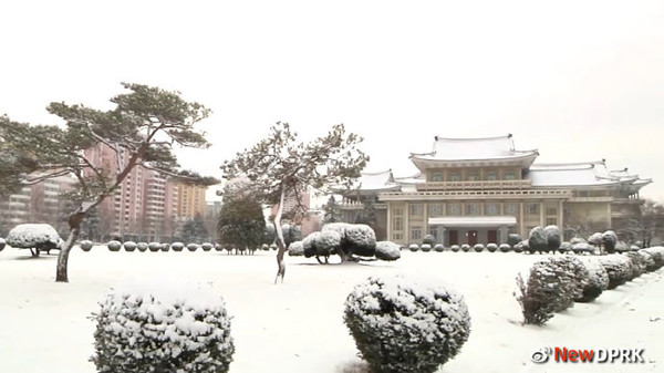 첫 눈 내린 13일 평양의 모습. 사진=NEW DPRK
