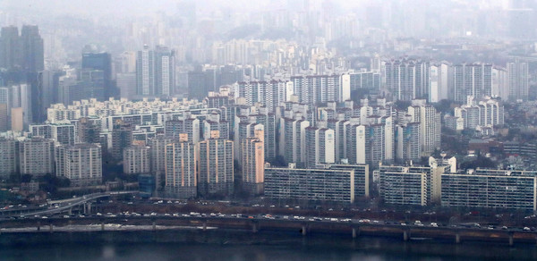가격이 폭등한 서울 시내 아파트의 모습. 사진 제공 = 뉴시스<br>