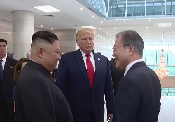 2019년 6월 30일 판문점에서 만난 김정은 북한 국무위원장(왼쪽), 도널드 트럼프 전 미국 대통령(가운데), 문재인 대통령. 사진=시사주간 DB