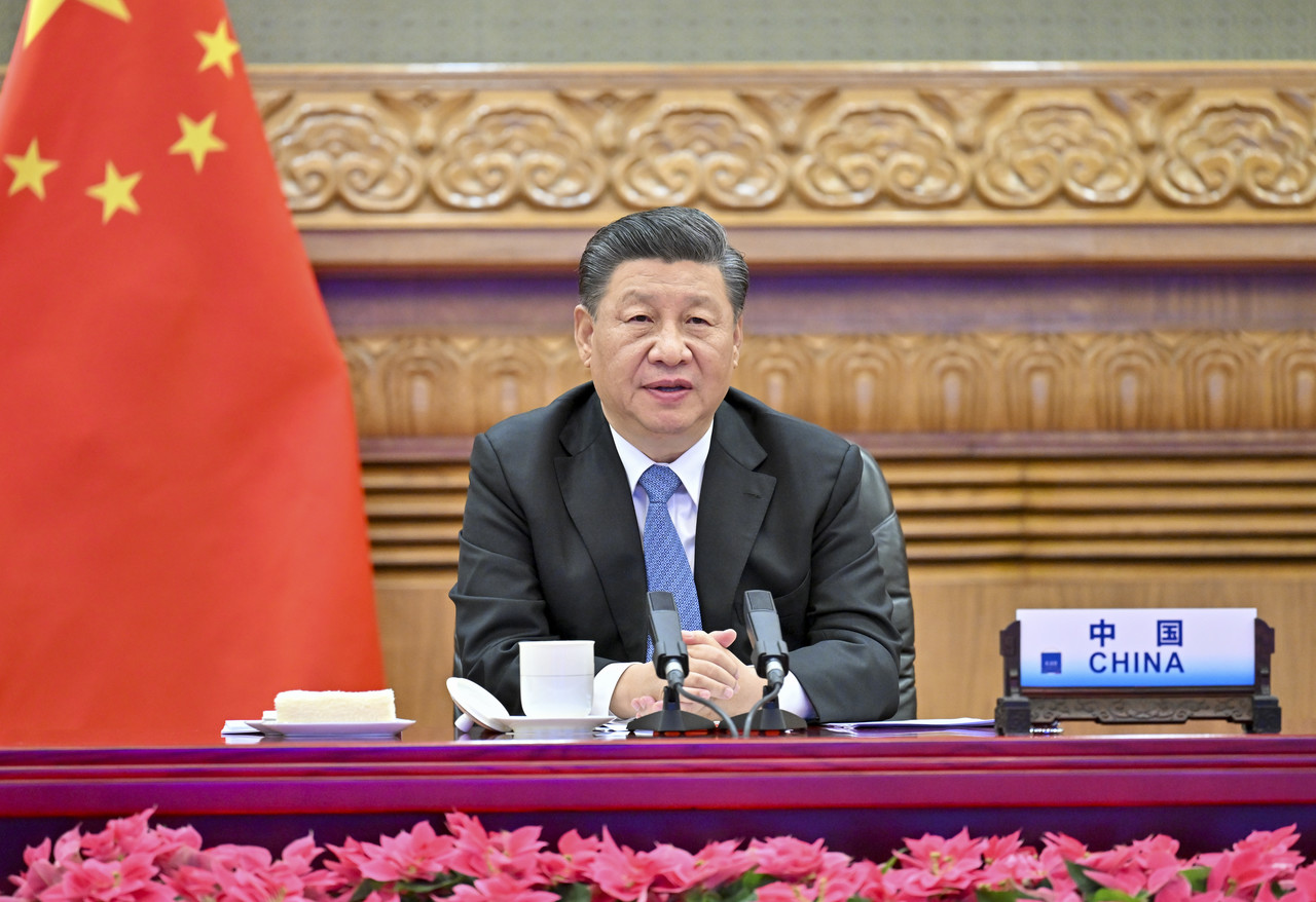 시진핑 중국 국가주석이 10월 31일 중국 베이징에서 화상을 통해 이탈리아 로마에서 열린 주요 20개국 정상회의(G20)에 참석하고 있다. 베이징=XINHUA