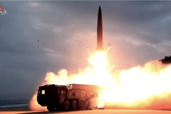 북한이 30일 오전 7시 52분쯤 동해상으로 탄도미사일로 추정되는 발사체를 발사했다. 사진=시사주간 DB