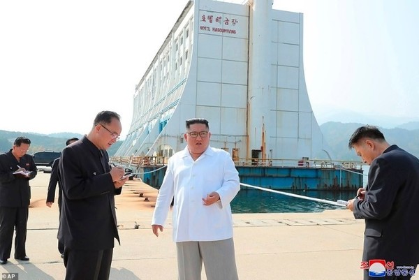 김정은 북한 국무위원장은 2019년 10월 금강산을 시찰하며 "너절한 남측시설"이라고 표현했다. 사진=시사주간 DB