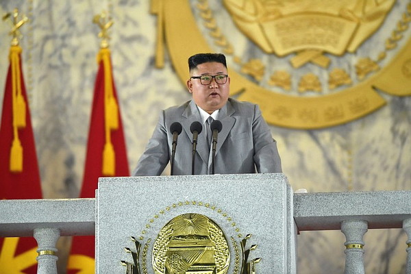 김정은 북한 국무위원장이 김일성광장에서 거행된 열병식에서 연설을 하고 있다. 사진은 지난 2020년 10월 10일 모습. 사진=시사주간 DB