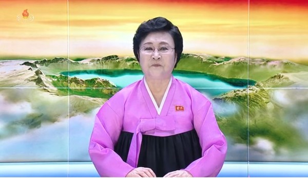 북한 간판 아나운서인 리춘히가 2중 노력영웅 칭호를 받았다. 사진=조선중앙TV