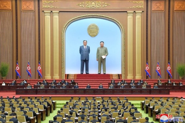 북한은 7일 남한의 정기국회 격인 최고인민회의 1일차 회의를 개최했다. 사진=트위터