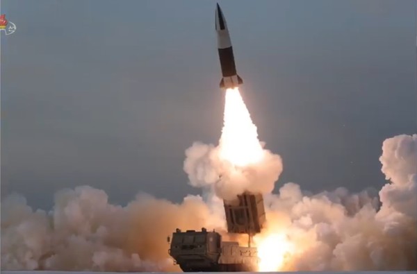 북한은 23일 평양 순안 일대에서 동해안으로 SRBM 2발을 발사했다. 김여정 부부장 경고 사흘만이다. 사진=시사주간 DB
