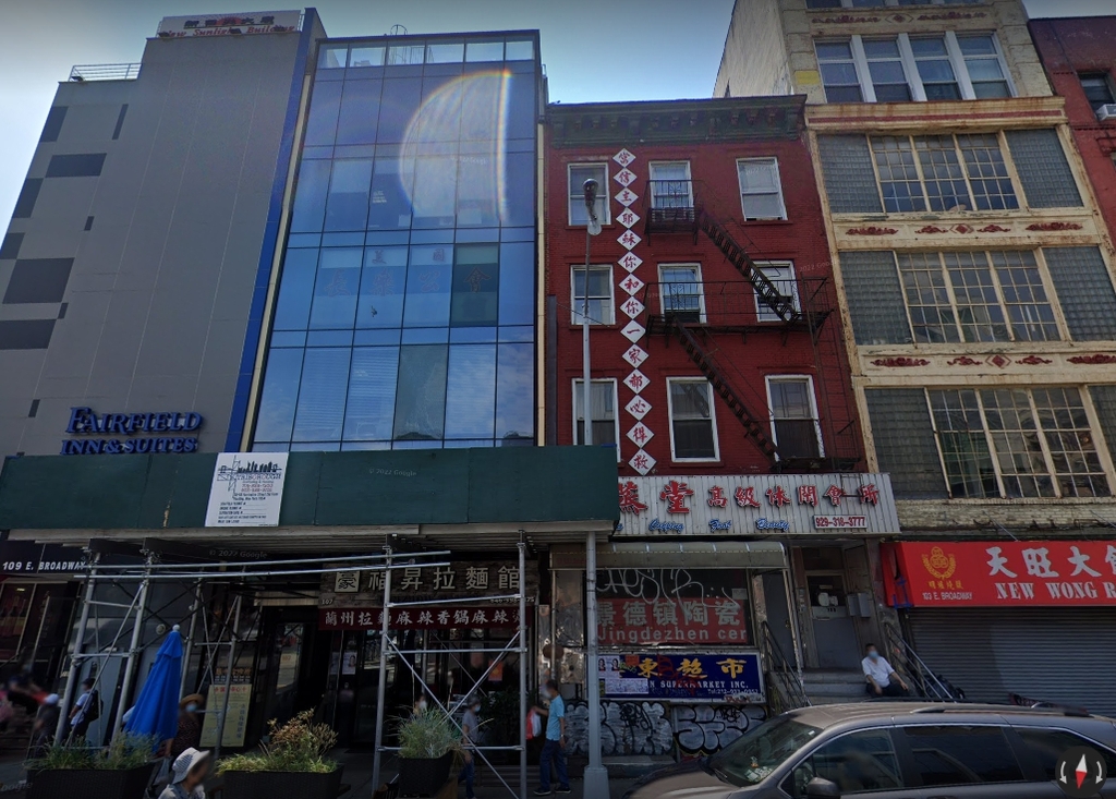 중국 비밀경찰서로 지목된 차이나타운의 건물(좌측 두 번째 유리벽 건물). 사진=구글 맵 캡처