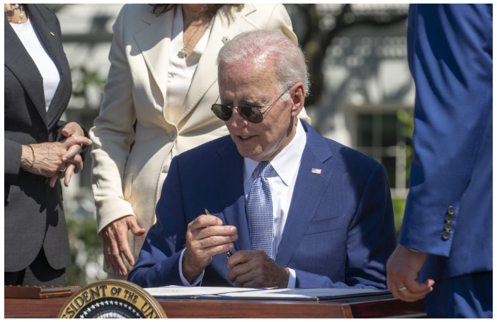 조 바이든 미국 대통령이 지난 9일(현지시간) 반도체법에 서명했다. 사진=AP