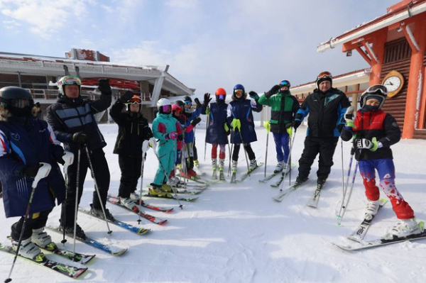 북한 마식령스키장에서 스키를 즐기고 있는 러시아 관광객들. 사진=연해주정부