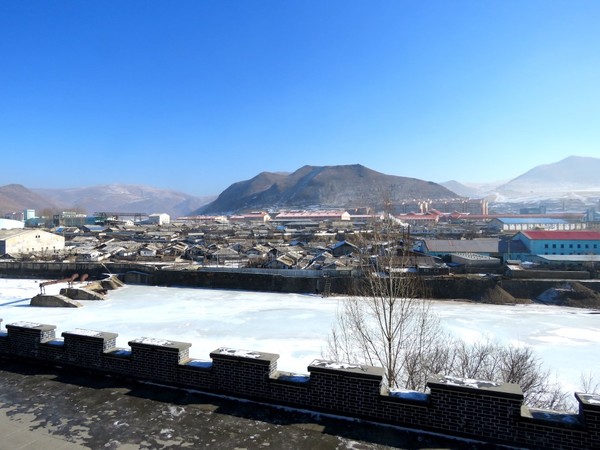 중국 지린성 창바이현에서 본 혜산시 모습.