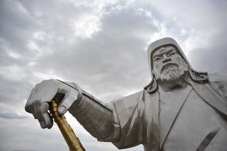 징기스칸의 동상. 엄마 말씀 잘 들어서 큰 인물이 된 인사입니다. 사진=pixabay