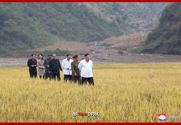 김여정 노동당 제1부부장이 김정은 위원장 김화군 현지지도를 수행하고 있다. 사진=NEW DPRK