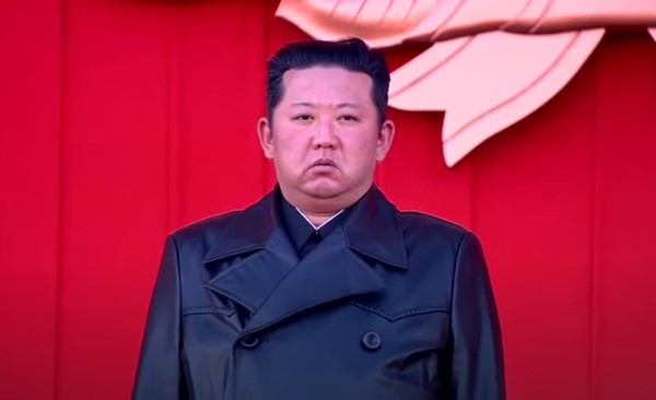 김정은 북한 국무위원장이 17일 금수산태양궁전에서 열린 김정일 10주기 중앙추모대회에 참석하고 있다. 사진=조선중앙TV