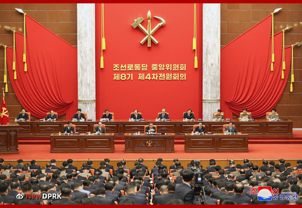북한 노동당 제8기 제4차 전원회의 이틀째 회의에서 내년 당과 국가의 사업방향이 확정됐다. 사진=NEW DPRK