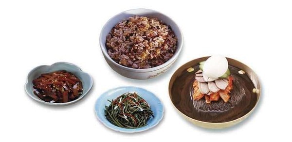 북한 매체가 소개한 오곡밥 등 정월대보름 음식. 사진=조선의오늘