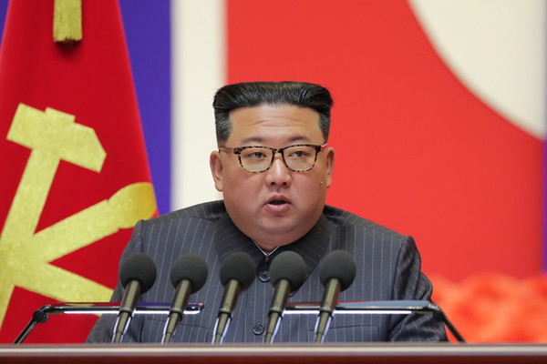 김정은 북한 국무위원장이 지난 8일 열린 최고인민회의에서 시정연설을 하고 있다. 사진=조선중앙TV