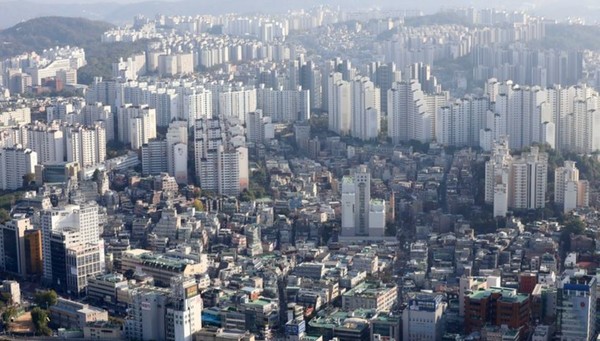 서울 아파트값 하락세가 지속되는 가운데 2주 연속 하락폭이 축소됐다. 사진=뉴시스