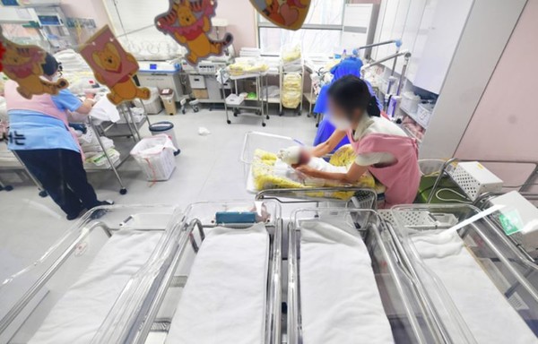 다소 한산해 보이는 한 병원의 신생아실 모습. 사진=뉴시스