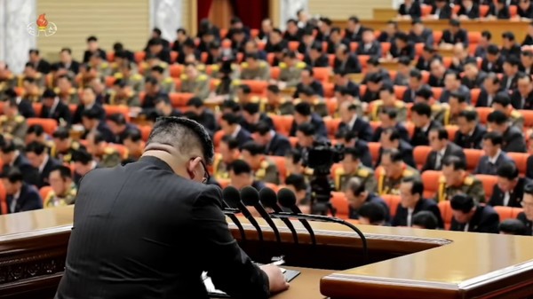 김정은 북한 국무위원장이 전원회의 2일차 회의를 주재하고 있다. 사진=조선중앙TV