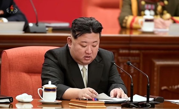 북한은 당 중앙위원회 제8기 제9차 전원회의 3일차 회의를 28일 진행해 경공업 부문에 대해 논의했다. 사진=조선중앙TV