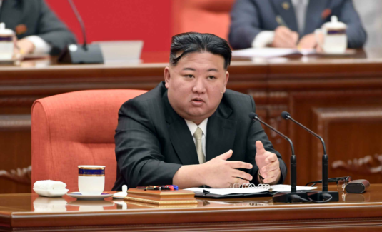 김정은 북한 국무위원장이 연말 전원회의 5일차 회의에서 발언하고 있다. 사진=X(트위터)