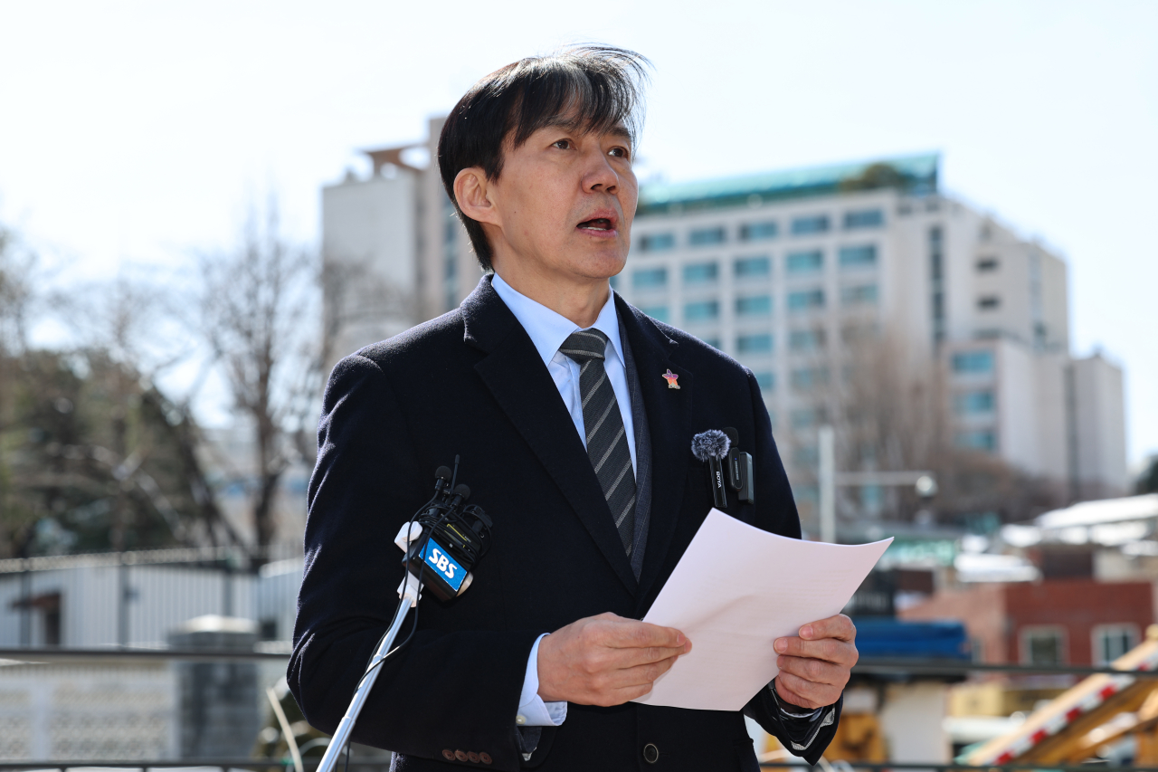 조국 전 법무부 장관이 지난 23일 오후 서울 용산구 대통령실 앞에서 기자회견을 하고 있다. 사진=뉴시스